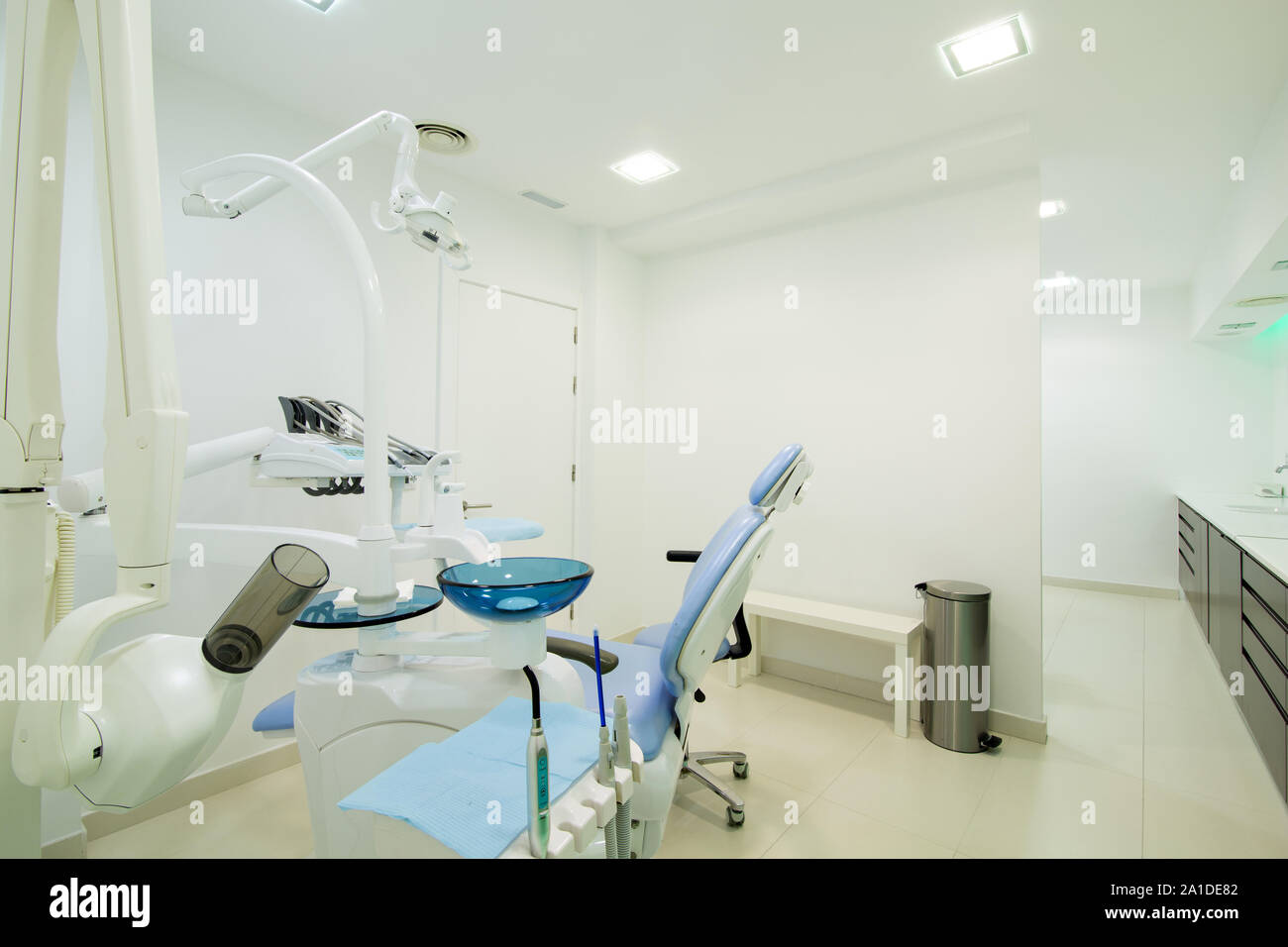 technology, table, dental, toothache, worker, filling, lighting, lamp, supplies, seat, clean