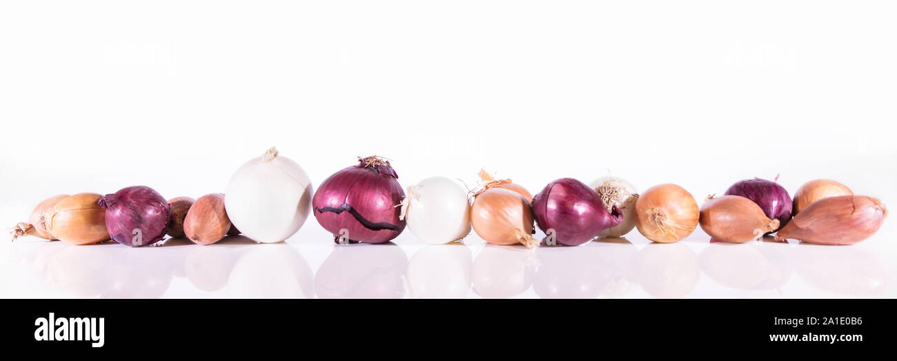 Red white yellow onions hi-res stock photography and images - Alamy