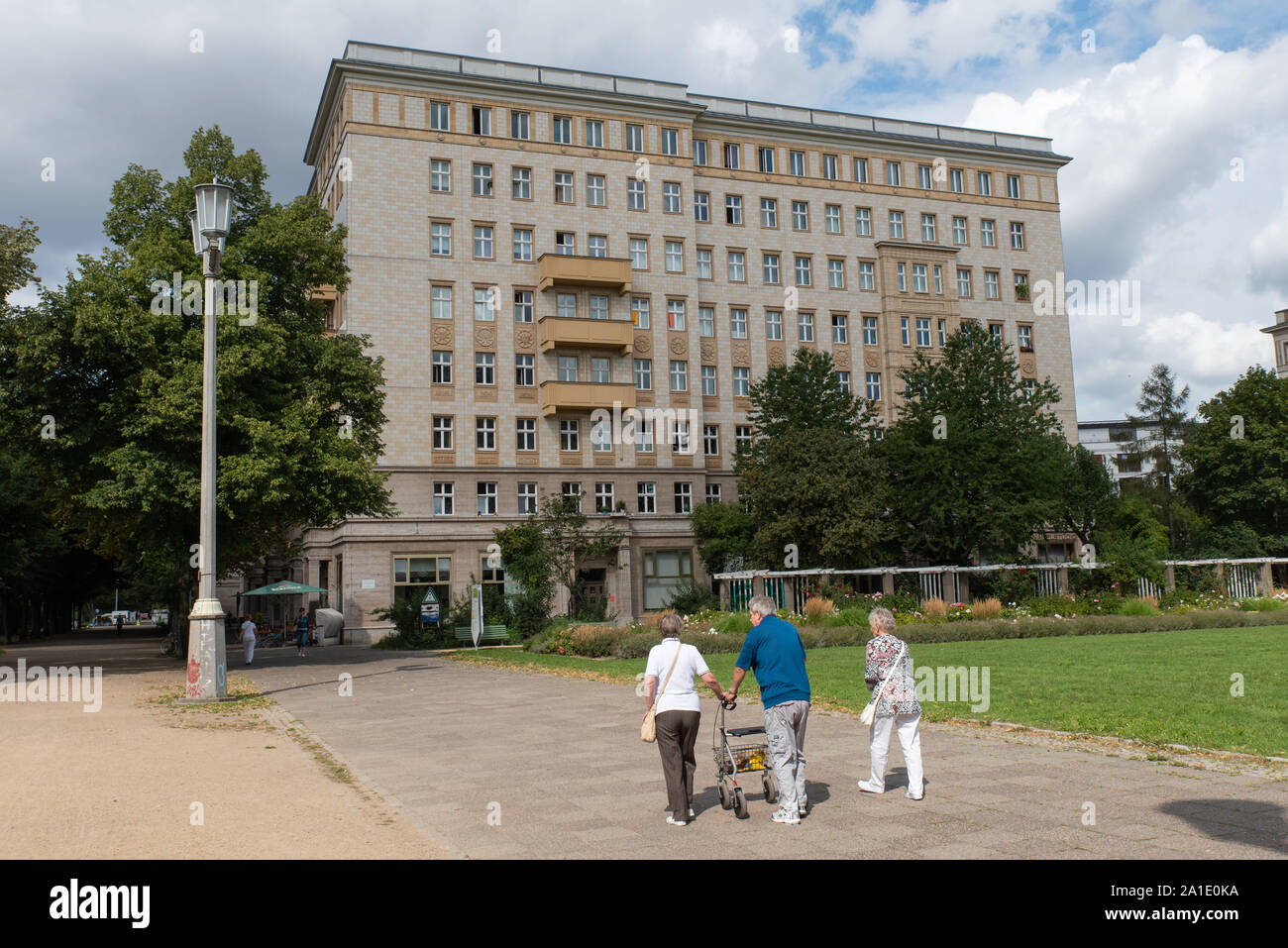 Alte Leute auf Karl-Marx-Allee, Berlin, Deutschland. // Old people on Karl-Marx Allee, Berlin, Germany. Stock Photo