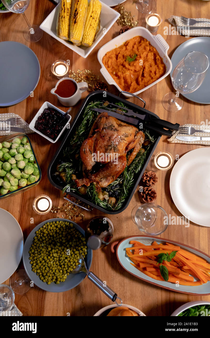 Thanksgiving dinner table hi-res stock photography and images - Alamy