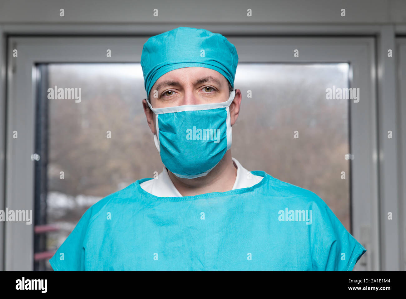 Blue doctor uniform man hi-res stock photography and images - Alamy