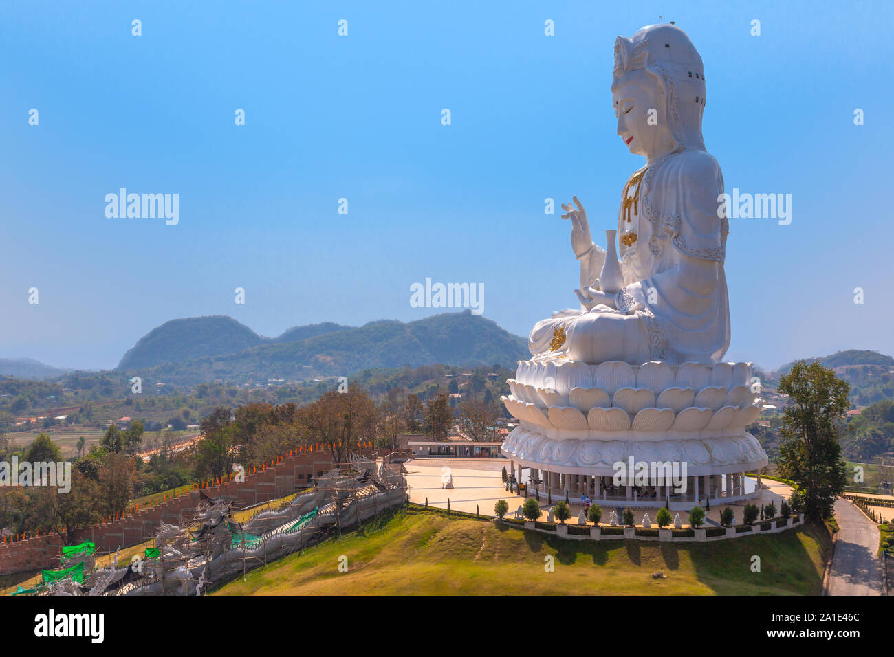 the biggest Guanyin statue in Chinese temple wat Hyua Pla Kang at