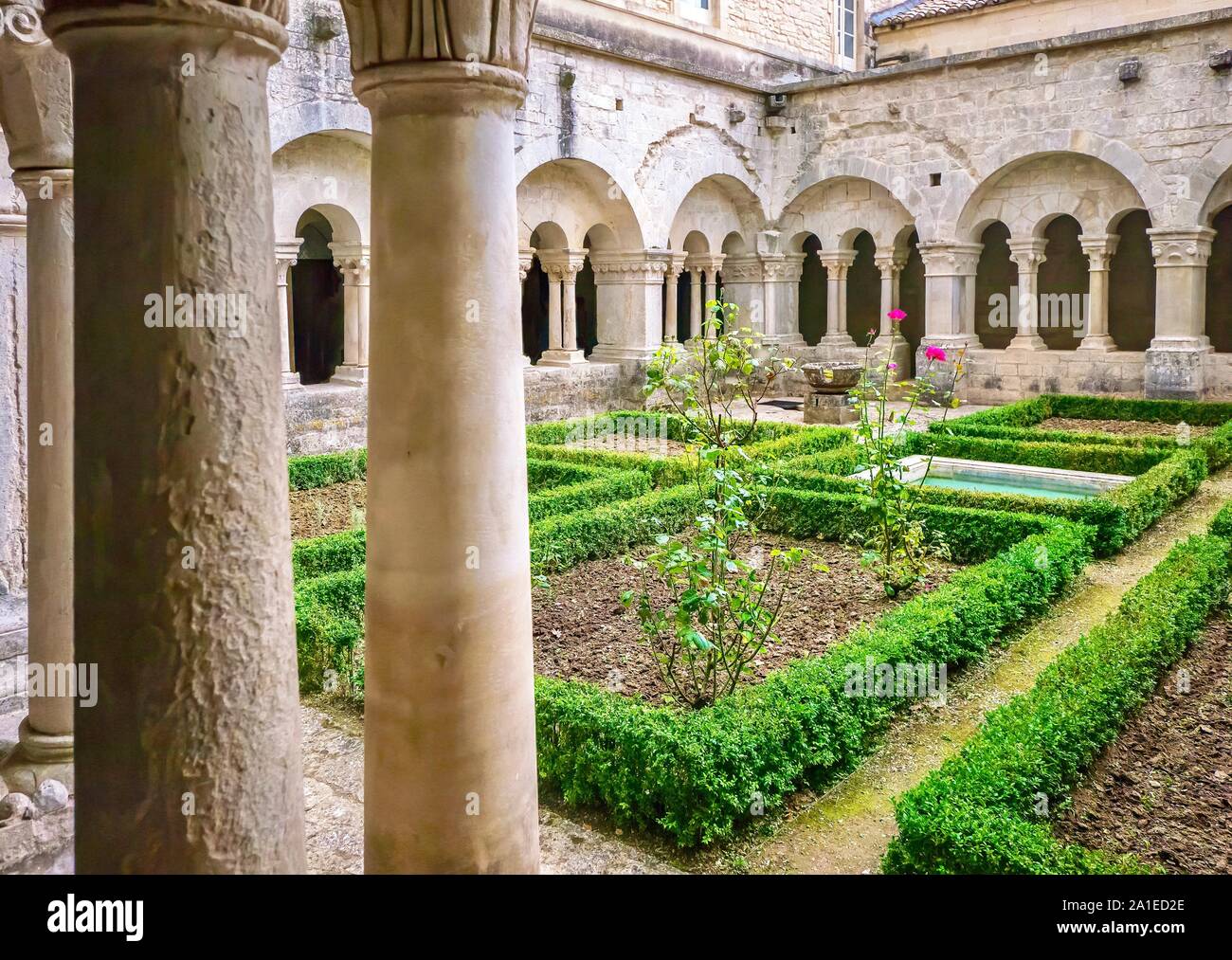 The central courtyard garden of the 12th century Senanque Abbey, with its Romanesque architecture and manicured gardens. Located in Gordes, France. Stock Photo