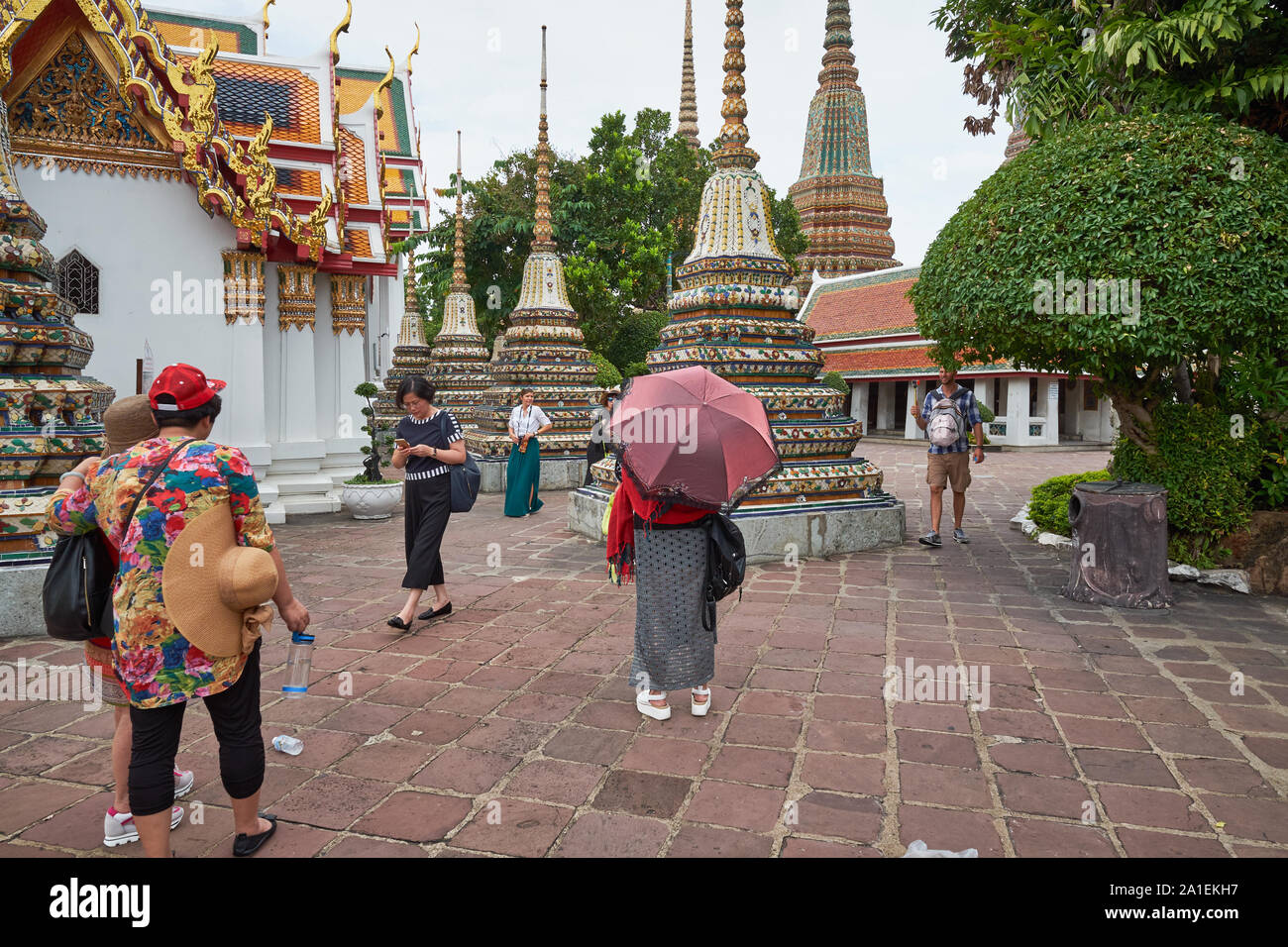 Visitors in the grounds of Wat Po, Bangkok, Thailand, home of the famous Reclining Buddha and one of the most iconic temples in Thailand Stock Photo