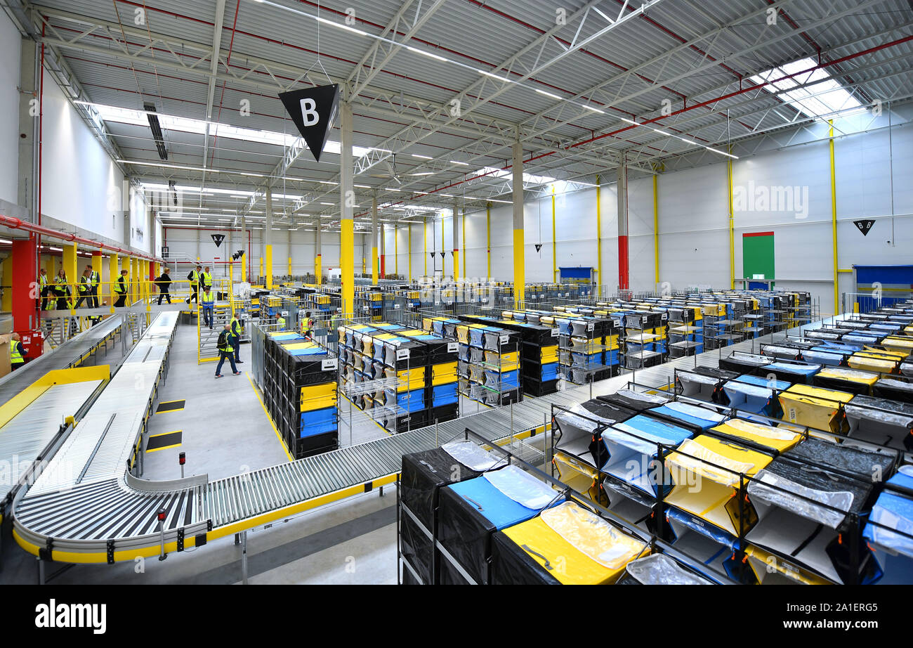 Erfurt, Germany. 26th Sep, 2019. The so-called "shop floor" of the Amazon  distribution centre for parcels and small parcels has been set up and is  put into operation on the same day.