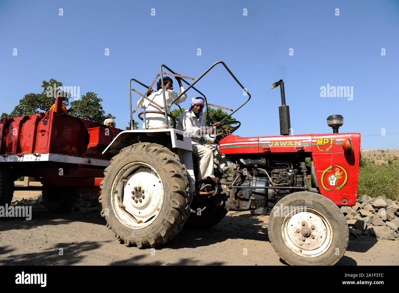 INDIA, Madhya Pradesh, Nimad region, Khargone , farmer with tractor Stock Photo