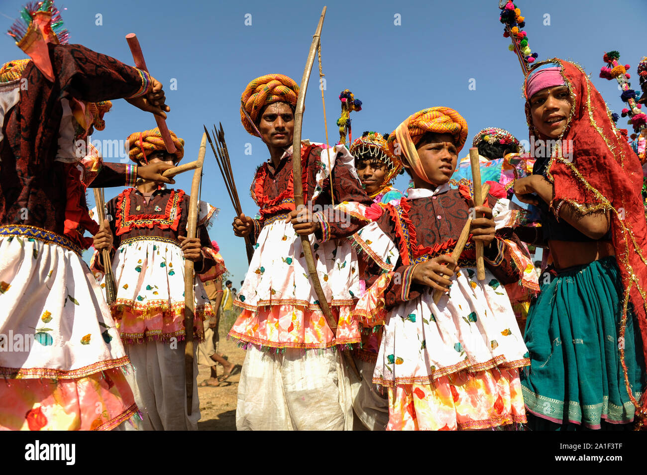 India Madhya Pradesh Khargone Tribals Celebrate Feast With Dance And Music Indien Madhya Pradesh Khargone Adivasi Feiern Ein Fest Mit Tanz Und Musik Stock Photo Alamy