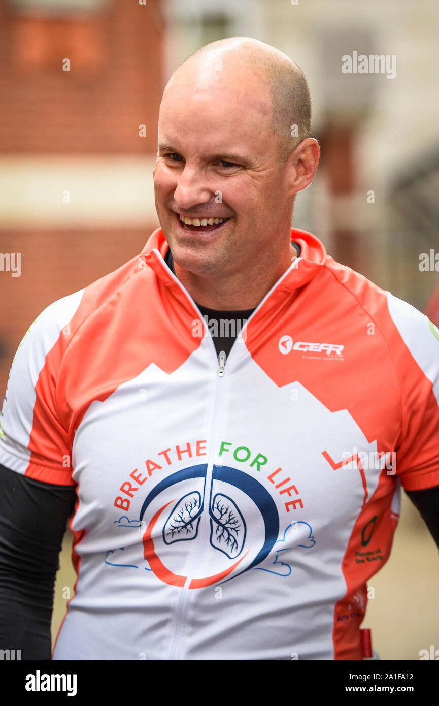 London, UK. 26 September 2019. Former England cricket captain, Sir Andrew  Strauss visits The Royal Marsden during the Breathe for Life Cycle  Challenge, a community cycle relay from Lands End to John