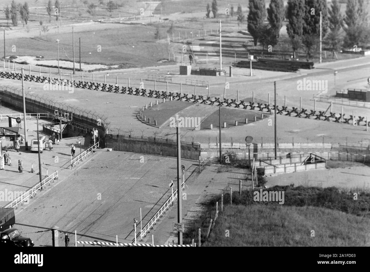 Blick auf die Grenzanlagen am Potsdamer Platz in Berlin, Deutschland 1962. View to the border facilities around Potsdamer Platz square in Berlin, Germany 1962. Stock Photo