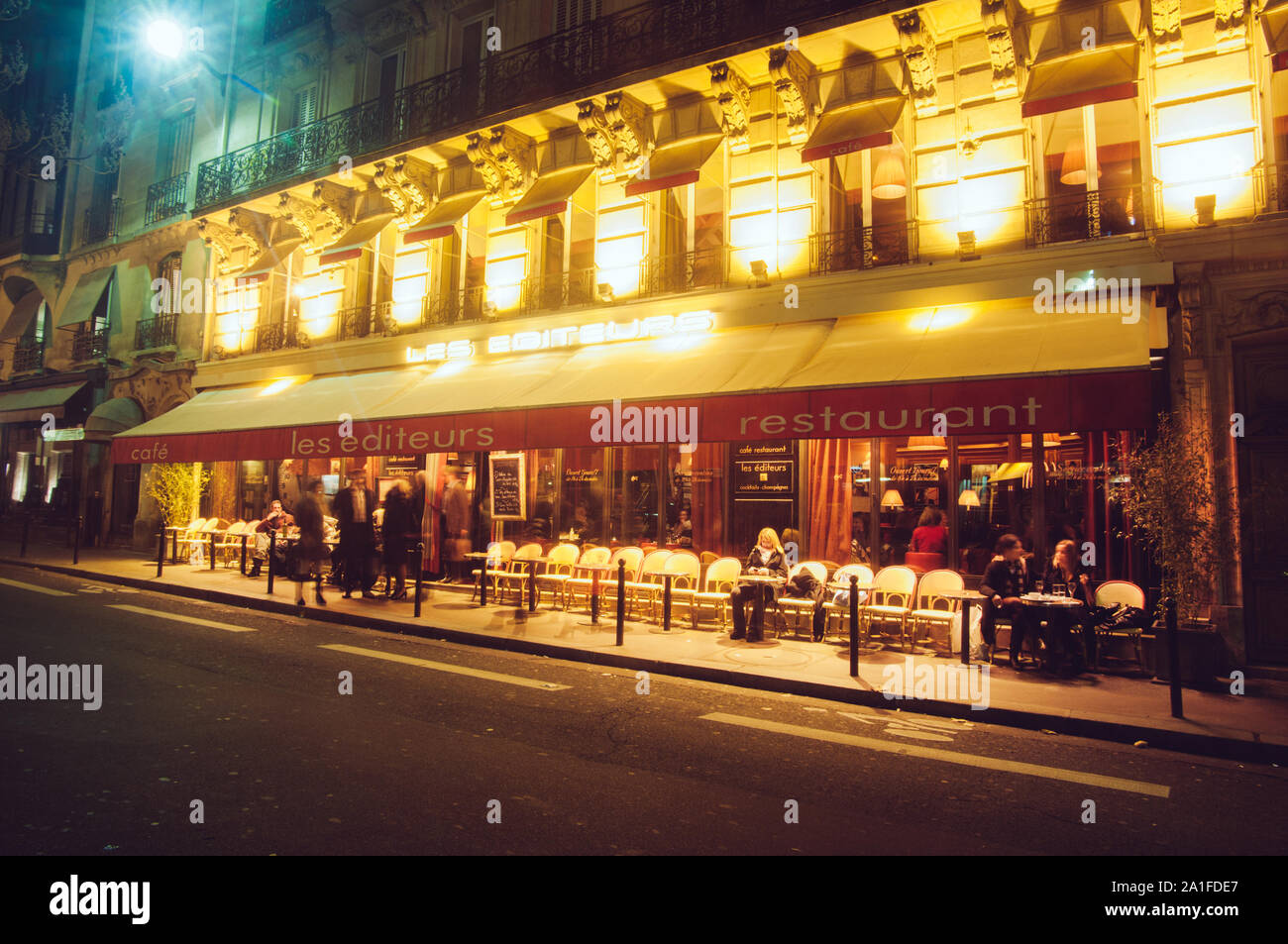 Dining paris piano bar hi-res stock photography and images - Alamy