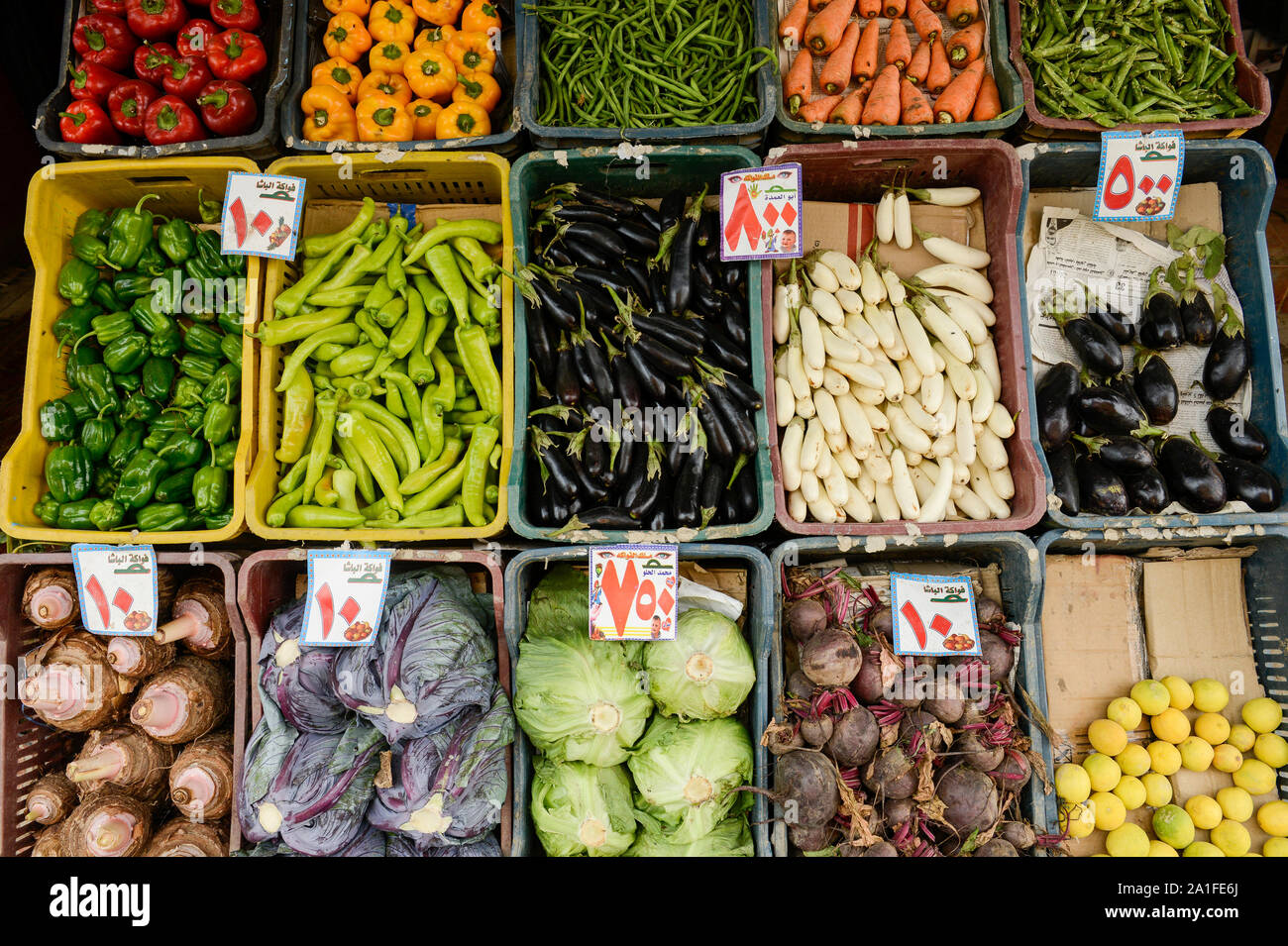 EGYPT, oasis ElWahat elBahariya, Bawiti, vegetable shop, different