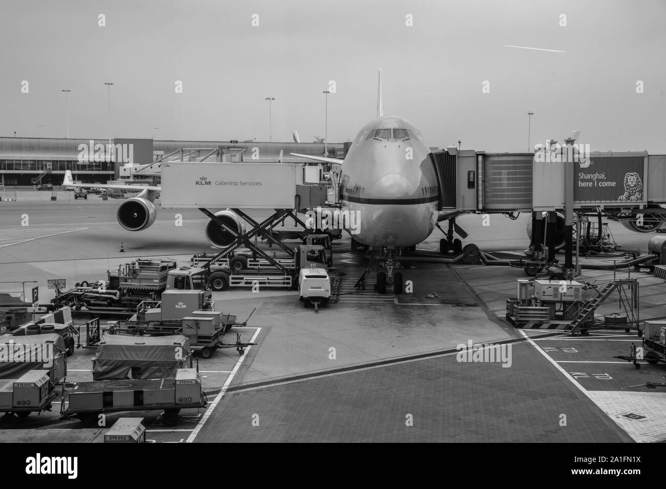 Catering Services At At Work At A KLM Plane At Schiphol Airport At Amsterdam The Netherlands 2016 In Black And White Stock Photo