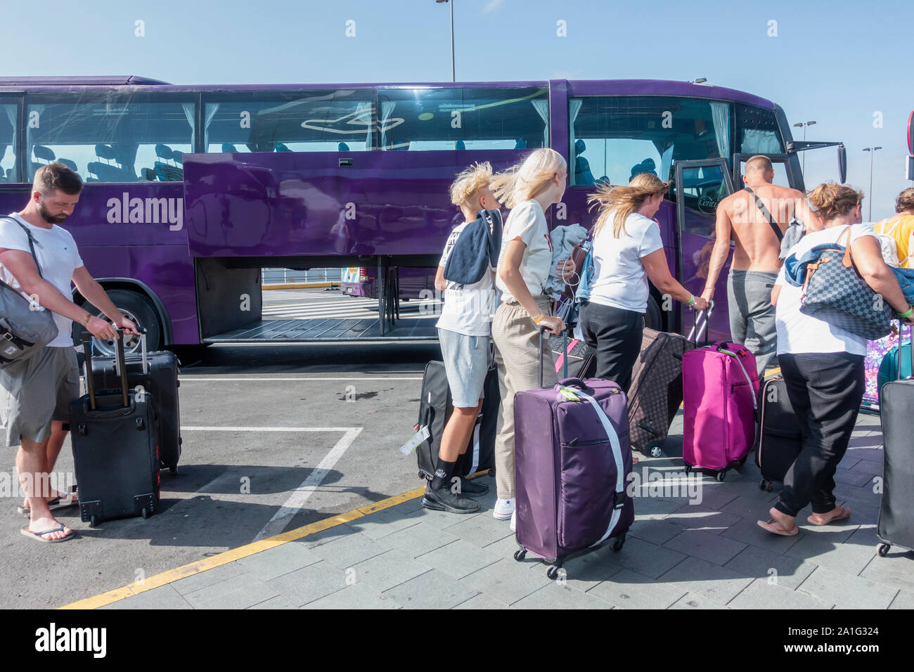 Gran Canaria, Canary Islands, Spain. 26th September, 2019. Thomas Cook customers arrive at Gran Canaria airport, where four repatriation flights to the UK are scheduled for Thursday night (26th September). Atol staff and British Government officials where at the airport to assist passengers.  Repatriation flights from The Canary Islands will continue into October. Credit: Alan Dawson News/Alamy Live News Stock Photo