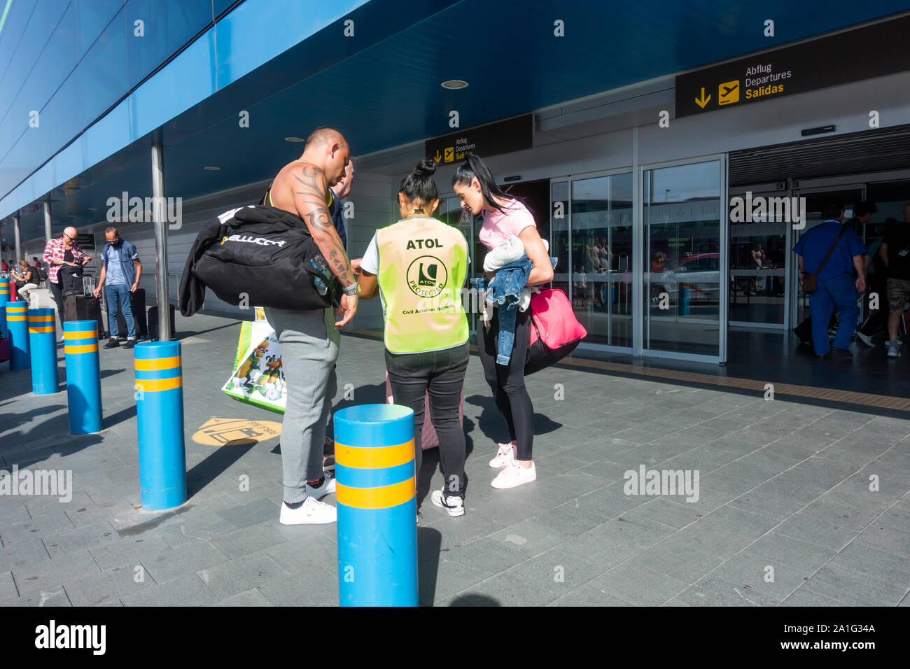 Gran Canaria, Canary Islands, Spain. 26th September, 2019. Thomas Cook customers arrive at Gran Canaria airport, where four repatriation flights to the UK are scheduled for Thursday night (26th September). Atol staff and British Government officials where at the airport to assist passengers.  Repatriation flights from The Canary Islands will continue into October. Credit: Alan Dawson News/Alamy Live News Stock Photo