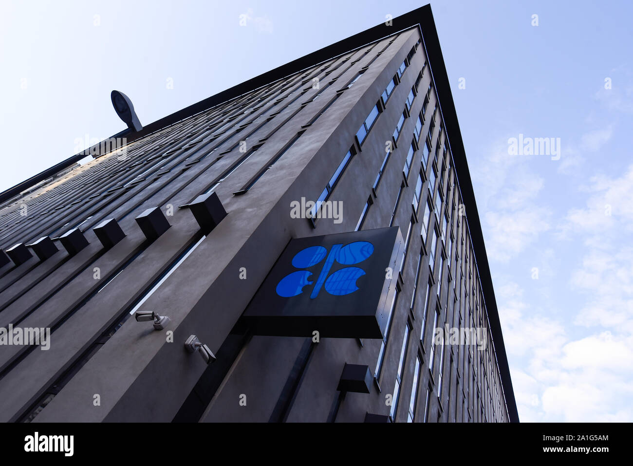 Vienna, Austria. 26th Sep, 2019. The logo of the Organization of the Petroleum Exporting Countries (OPEC) at the headquarters. Credit: Omar Marques/SOPA Images/ZUMA Wire/Alamy Live News Stock Photo