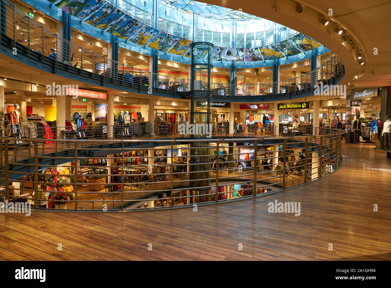 Page 3 Globetrotter High Resolution Stock Photography And Images Alamy