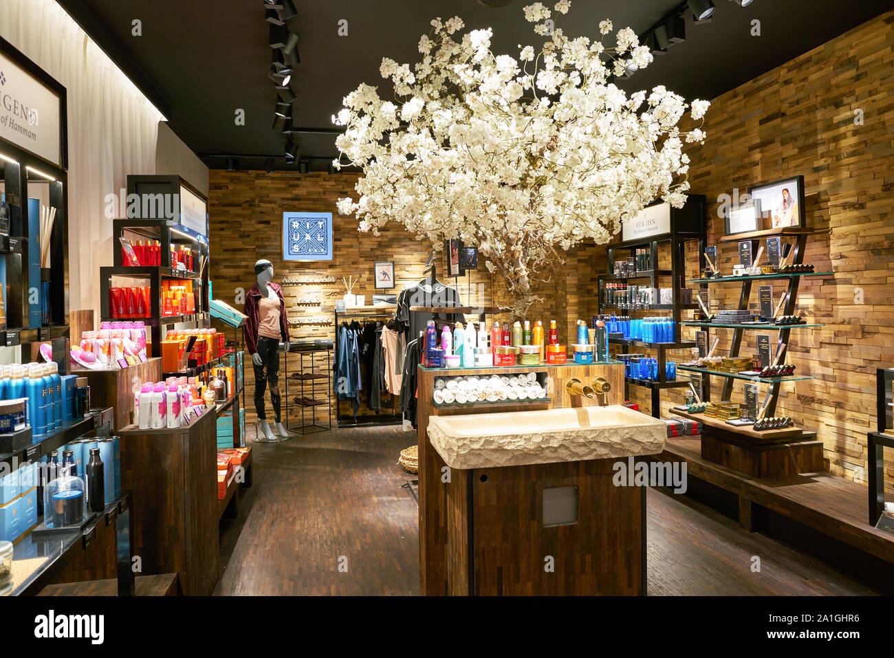 Rituals store hi-res stock photography and images - Alamy