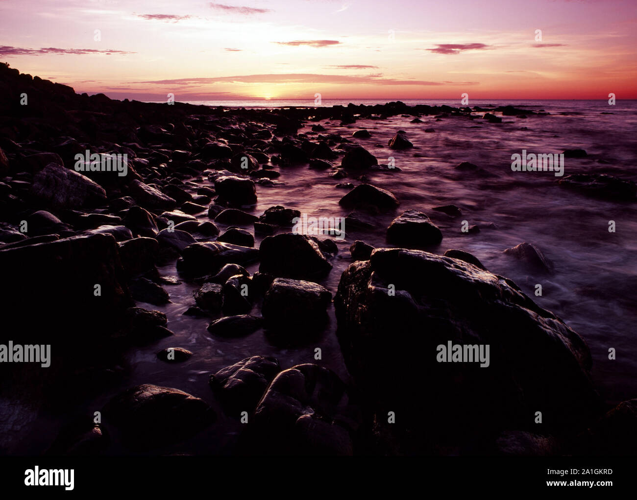 Sunrise over ocean and rocks hi-res stock photography and images - Alamy
