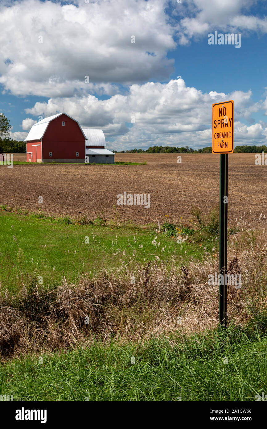 Westphalia, Michigan - A sign warns against spraying chemicals near an organic farm. Herbicides are often sprayed along rural roads to control weeds. Stock Photo