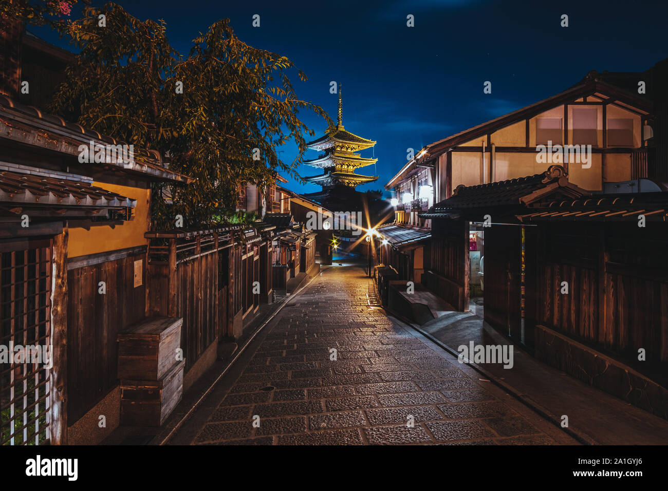 Yasaka pagoda hi-res stock photography and images - Alamy