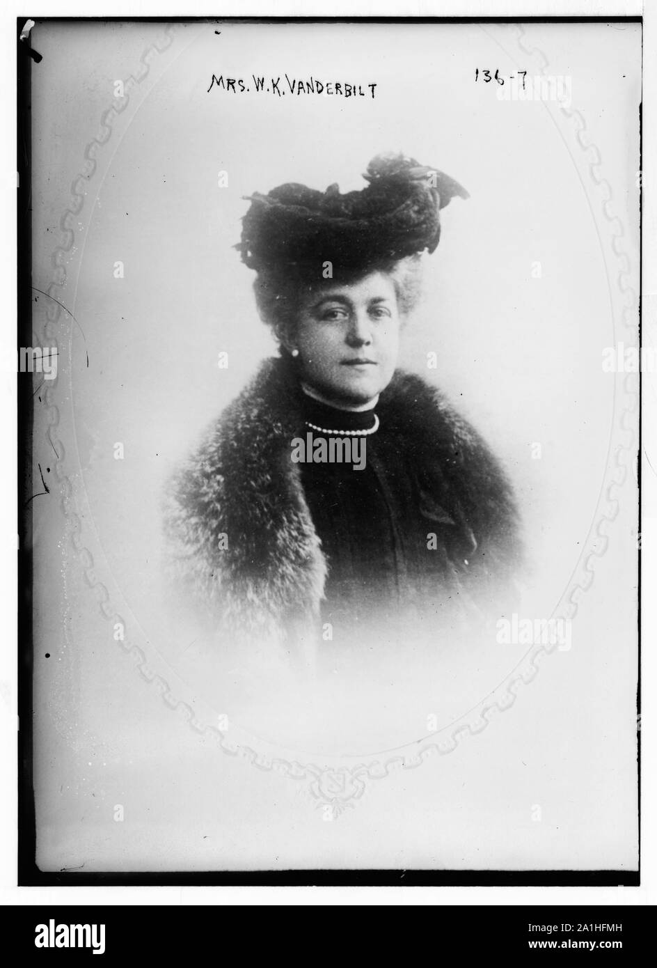 Mrs. W.K.Vanderbilt, cameo portrait Stock Photo Alamy