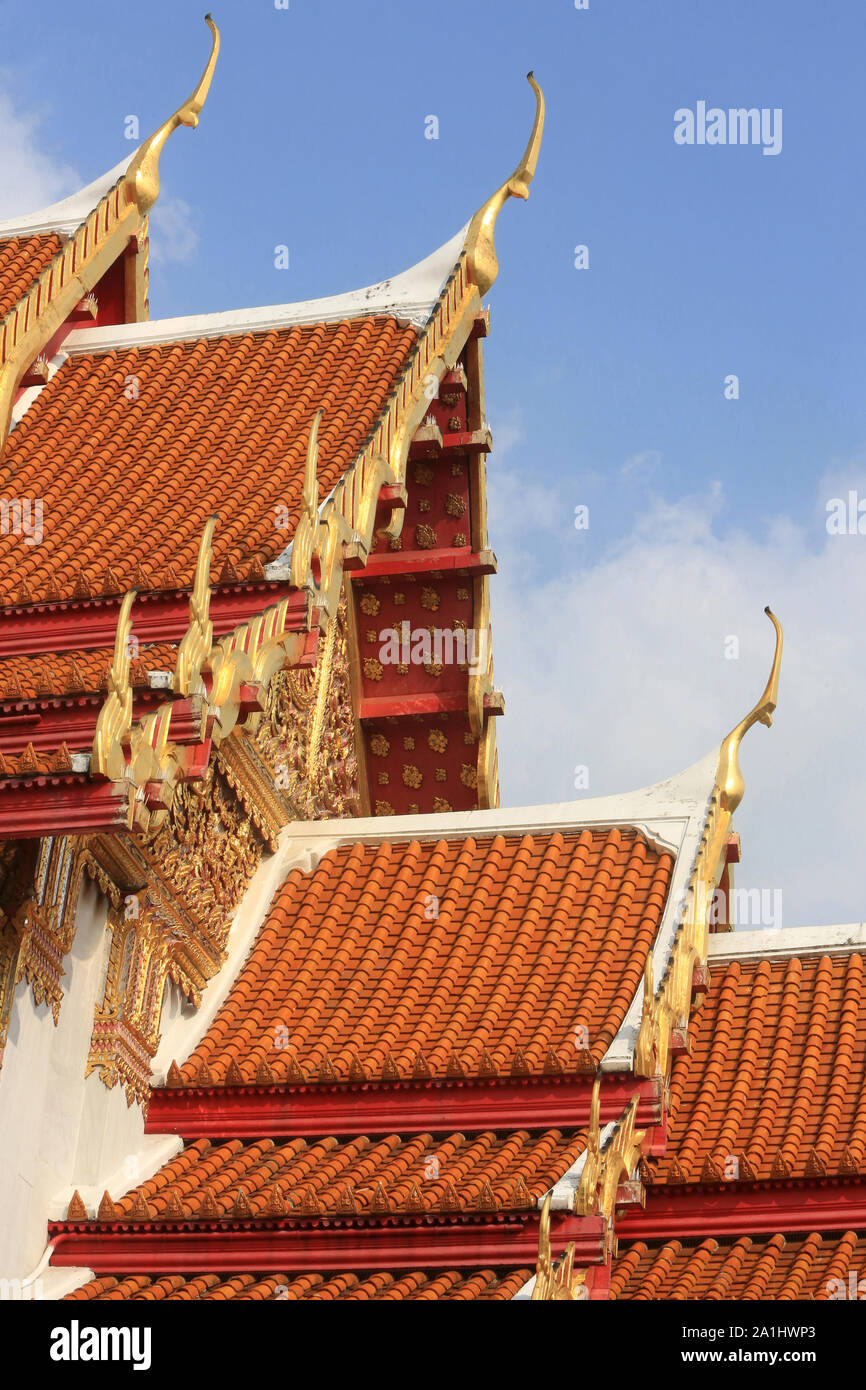 Toitures. Temple de marbre. Wat Benchama Bophit. 1899. Bangkok. / Roof. Marble Temple. Wat  Benchamabophit Dusitvanaram Ratchaworawiharn. 1899. Bangko Stock Photo
