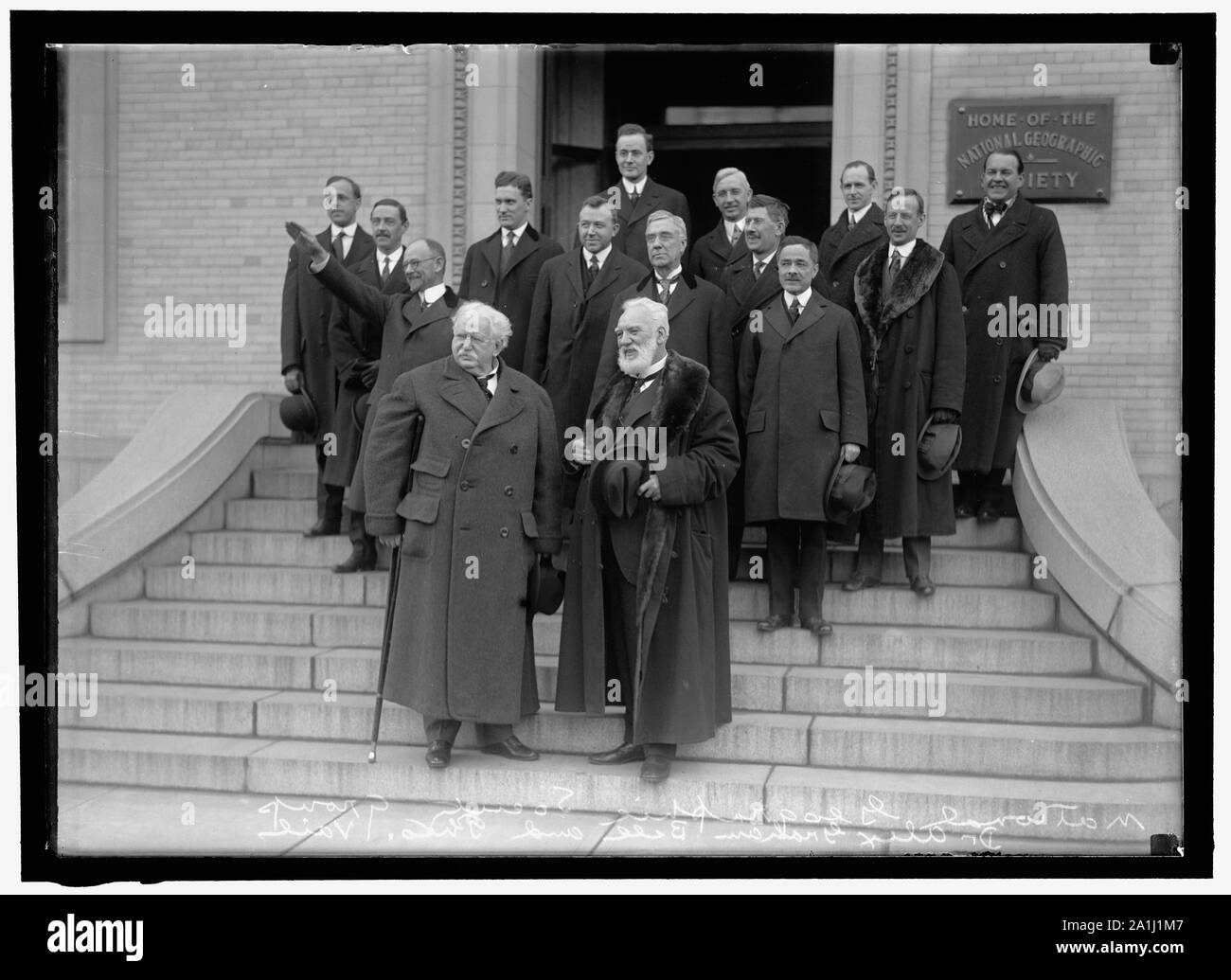 NATIONAL GEOGRAPHICAL SOCIETY. ANNIVERSARY OF BELL TELEPHONE. FRONT: THEODORE N. VAIL AND ALEXANDER GRAHAM BELL; BACK OF BELL, THOMAS A WATSON, ASSOC. WITH BELL IN EXPERIMENTS. DIAGONALLY UPWARD, RIGHT: J.J. CARTY; G.H. GROSVENOR; J.O. LaGORCE Stock Photo