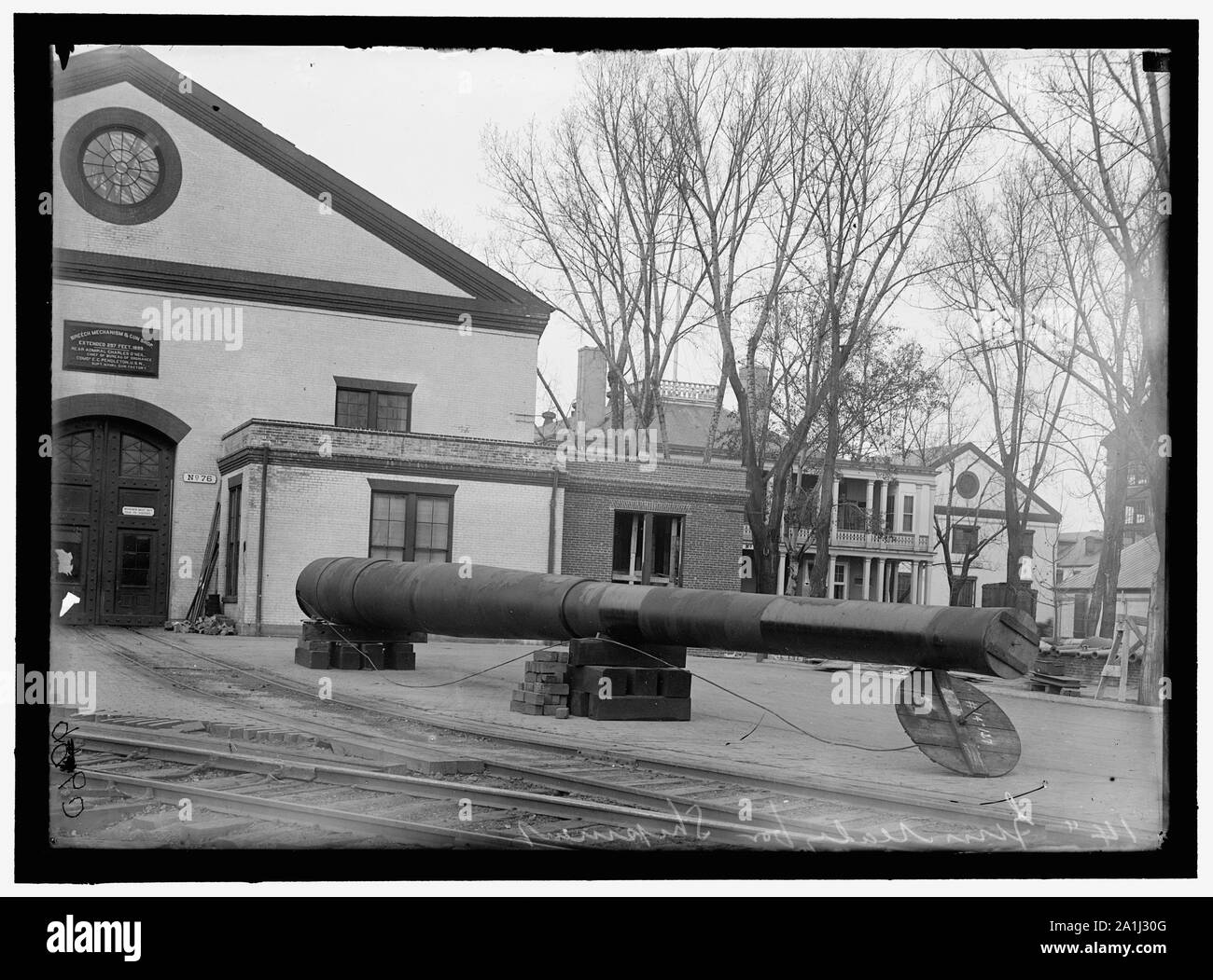 14 inch guns hi-res stock photography and images - Alamy