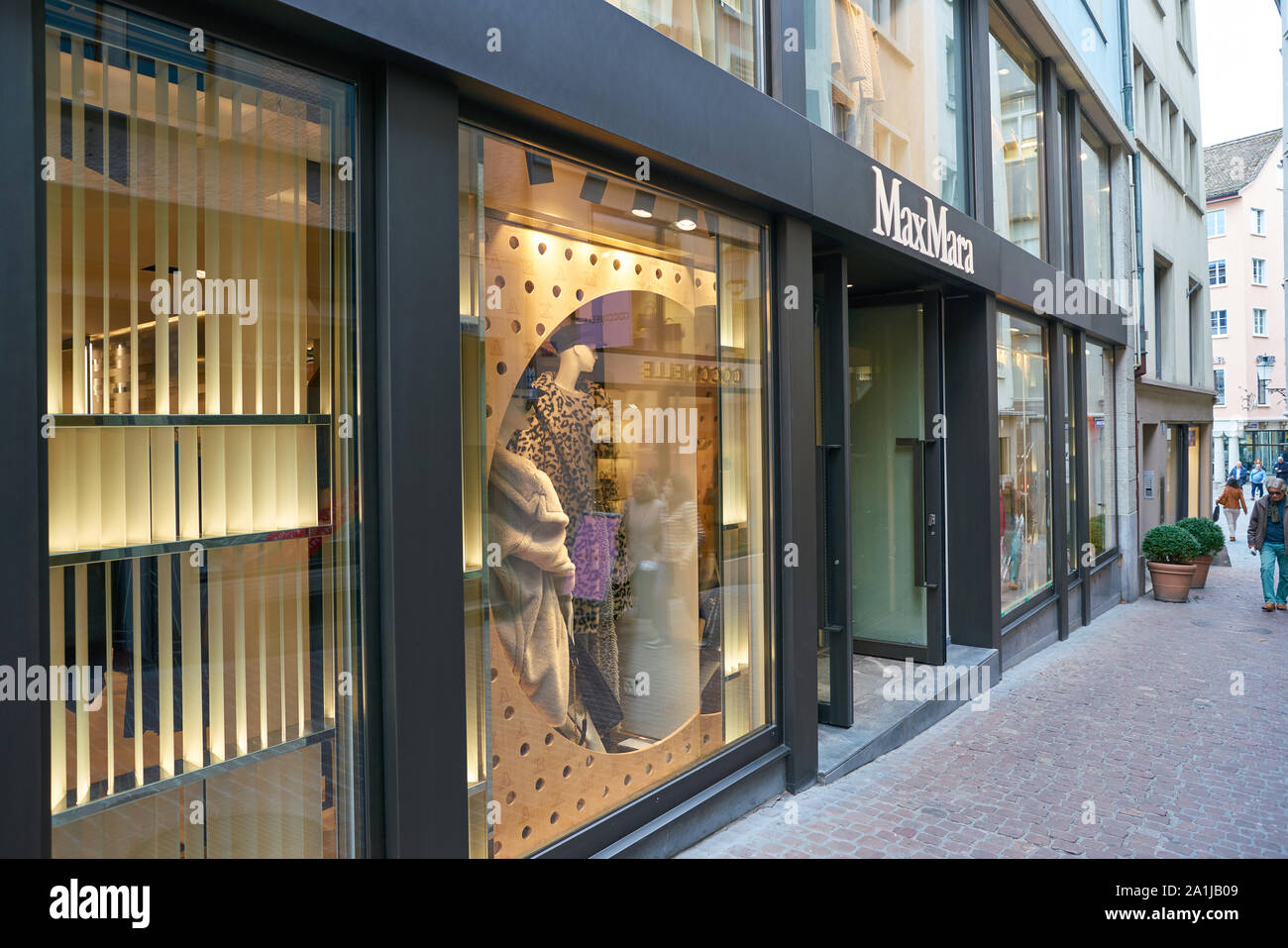 ZURICH, SWITZERLAND - CIRCA OCTOBER, 2018: entrance to Max Mara store in  Zurich Stock Photo - Alamy