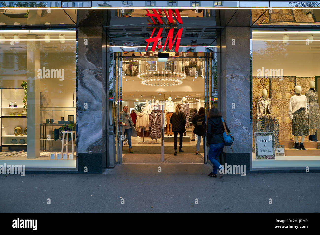 ZURICH, SWITZERLAND - CIRCA OCTOBER, 2018: entrance to H&M store in Zurich  Stock Photo - Alamy