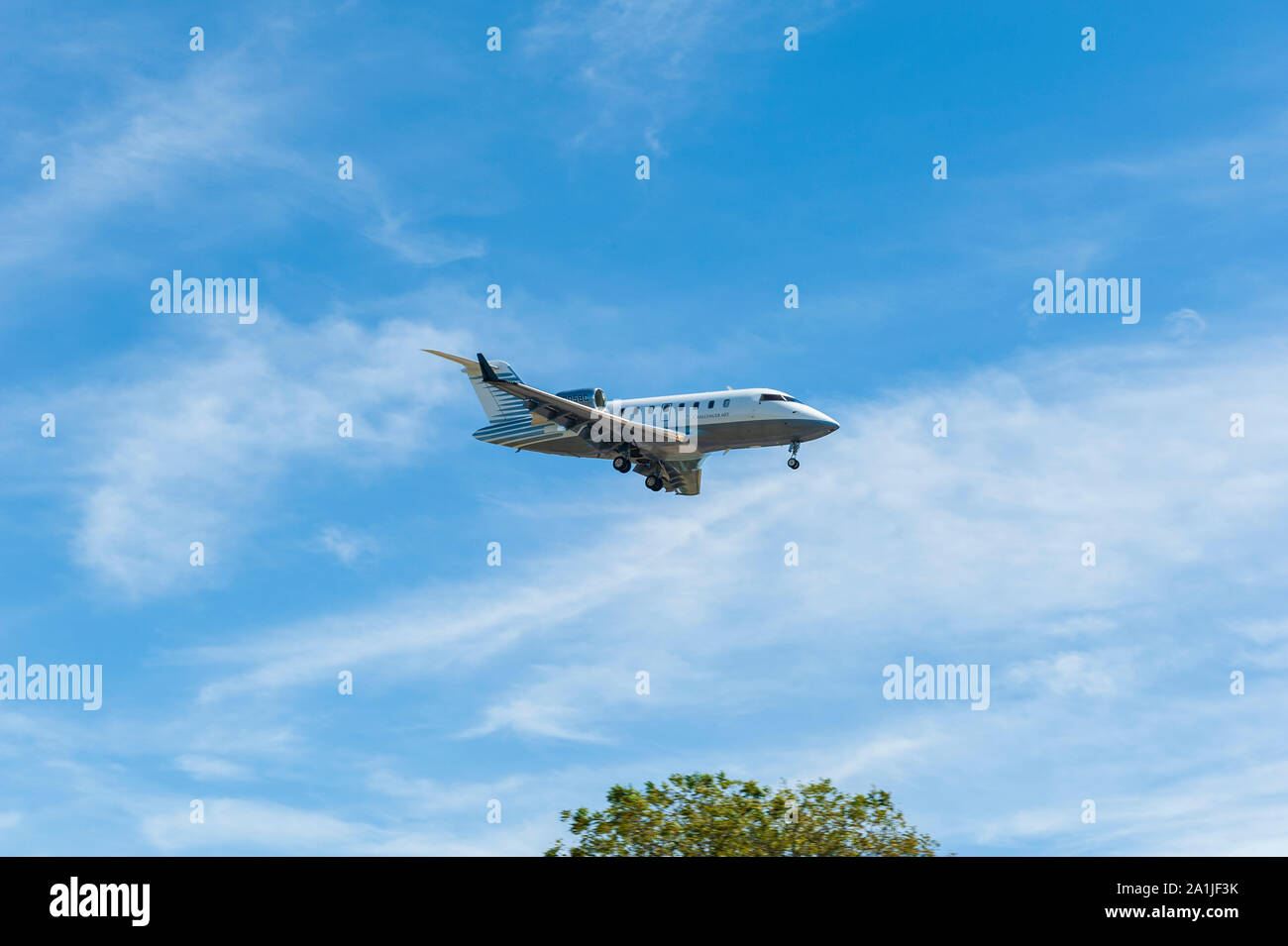 Bombardier landing at bluegrass airport hires stock photography and