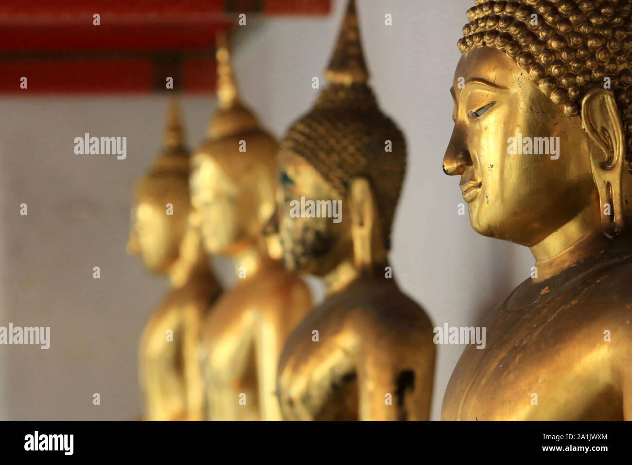 Statuette représentant bouddha pour la tranquillité et la méditation | Photo Gratuite