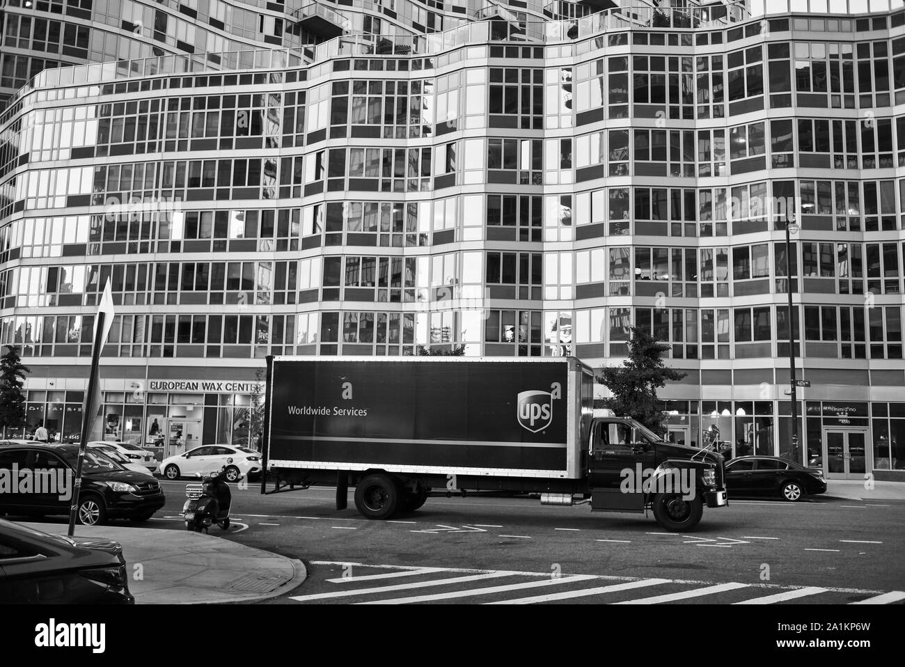 UPS big truck delivering packages in Long Island City Stock Photo