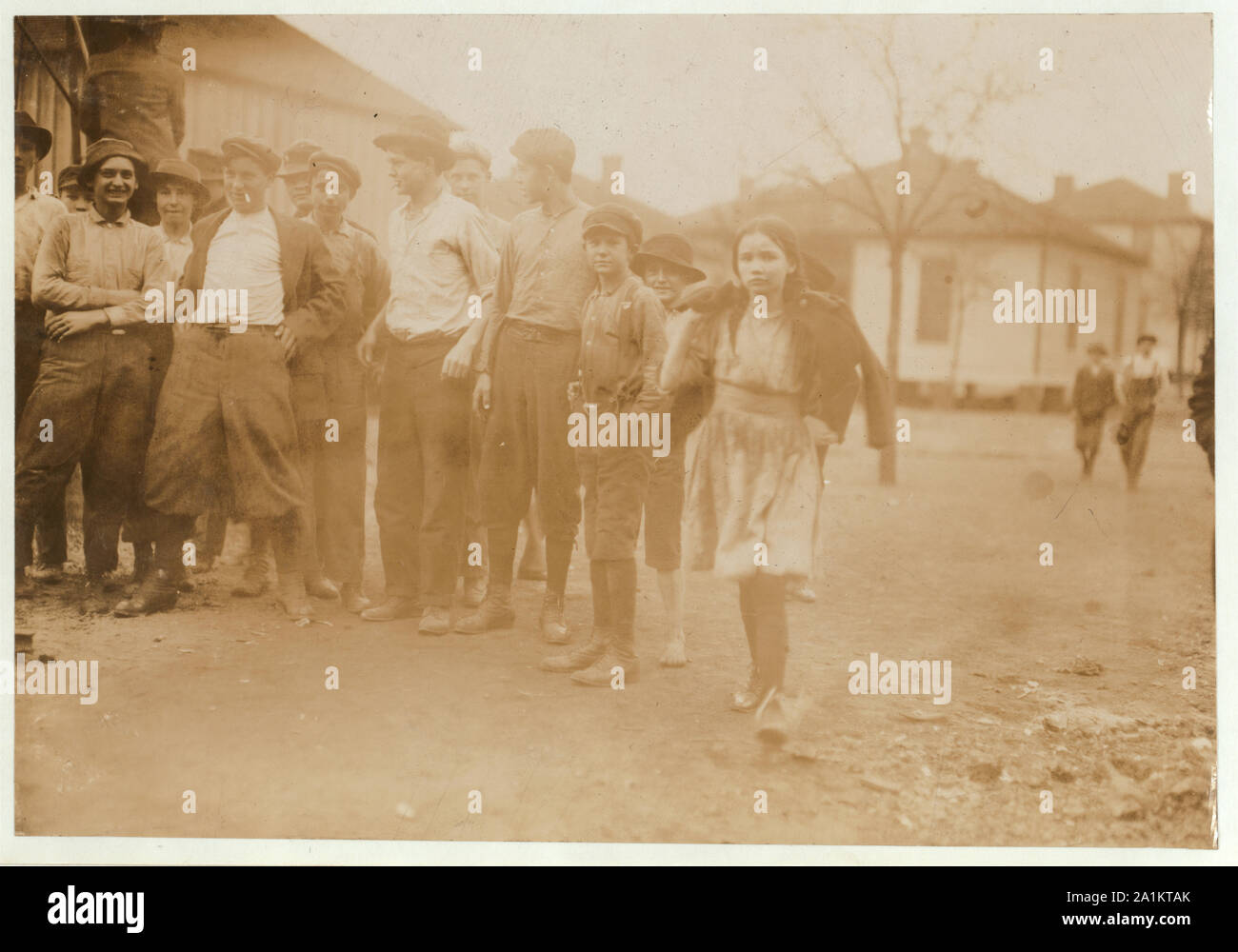 Noon hour, Avondale Mills. The next day, Nov. 24th, I went through the mills during working