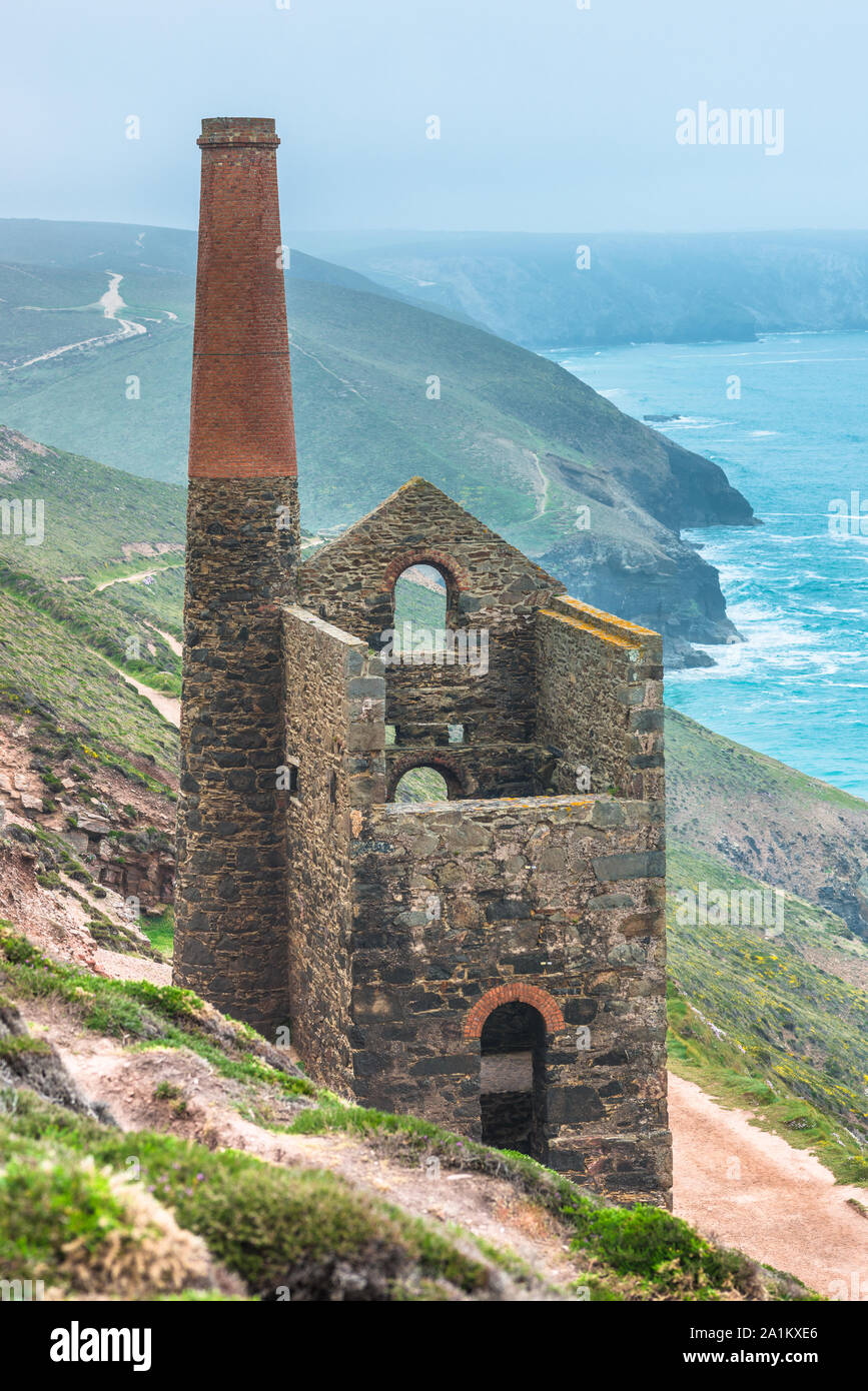 Towanroath Engine House, part of Wheal Coates Tin Mine on the Cornish coast near St Agnes, Cornwall, England. UK. Stock Photo