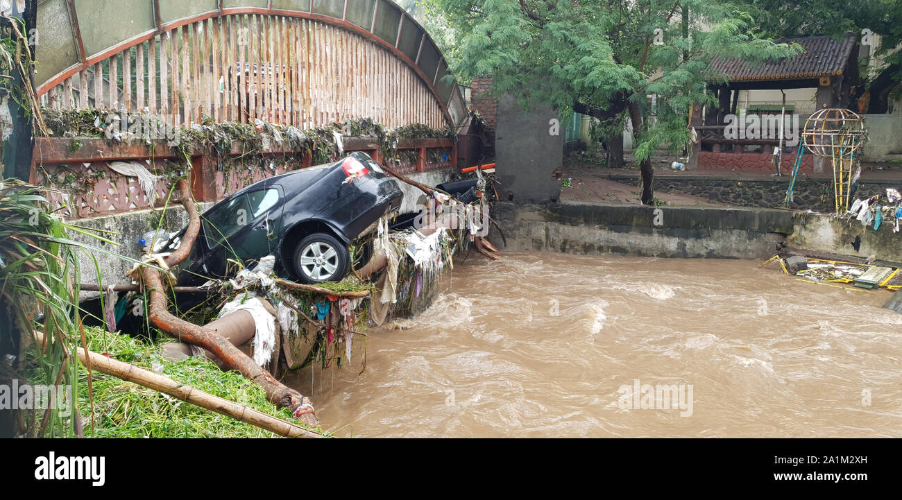 India flood car hi-res stock photography and images - Alamy