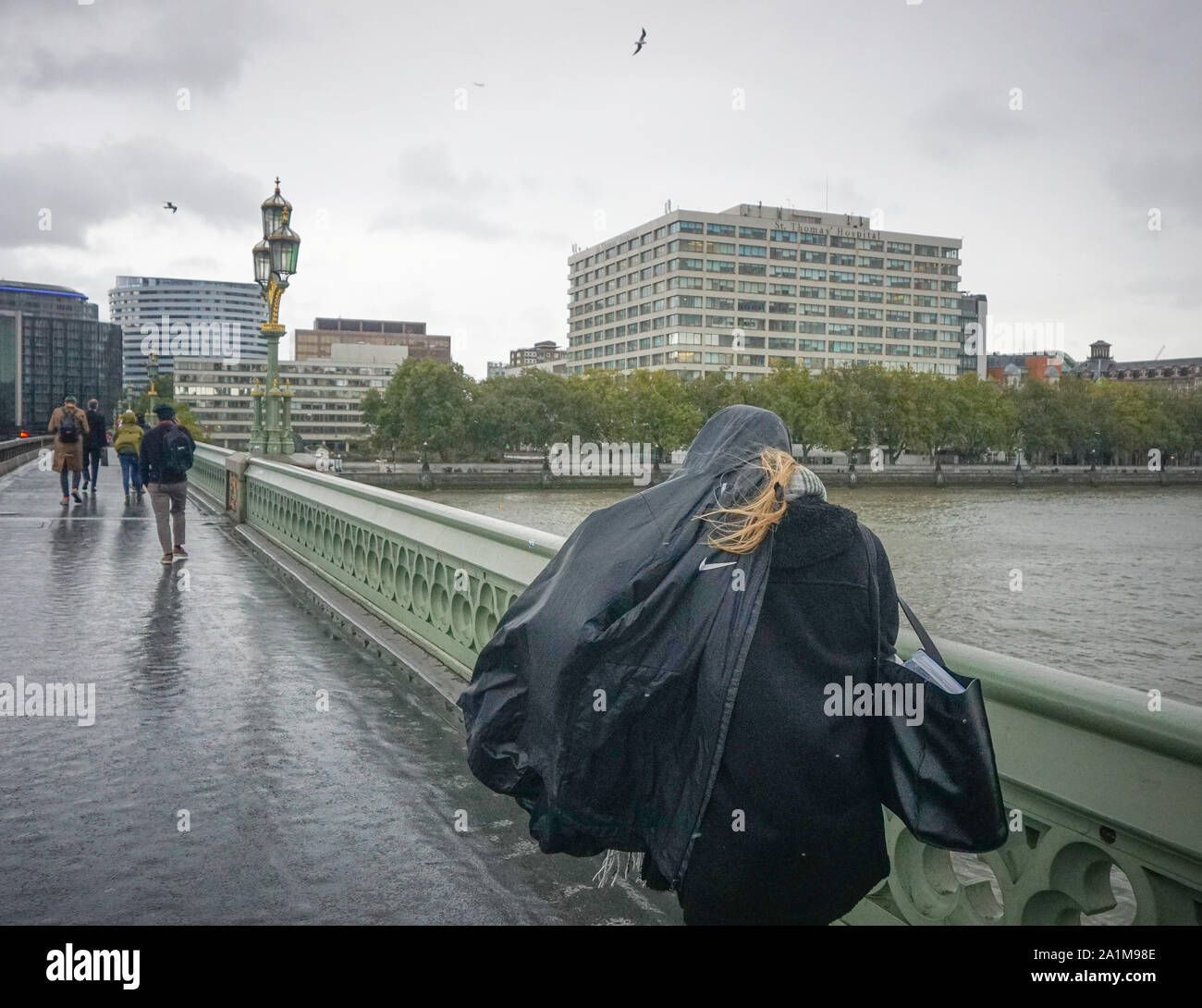 London, United Kingdom . 27th Sep, 2019. London, UK. 27 SEPTEMBER, UK WEATHER. Heavy rain broke out on Westminster Bridge this afternoon. Photo by (Ioannis Alexopolos/Alamy Live News). Stock Photo