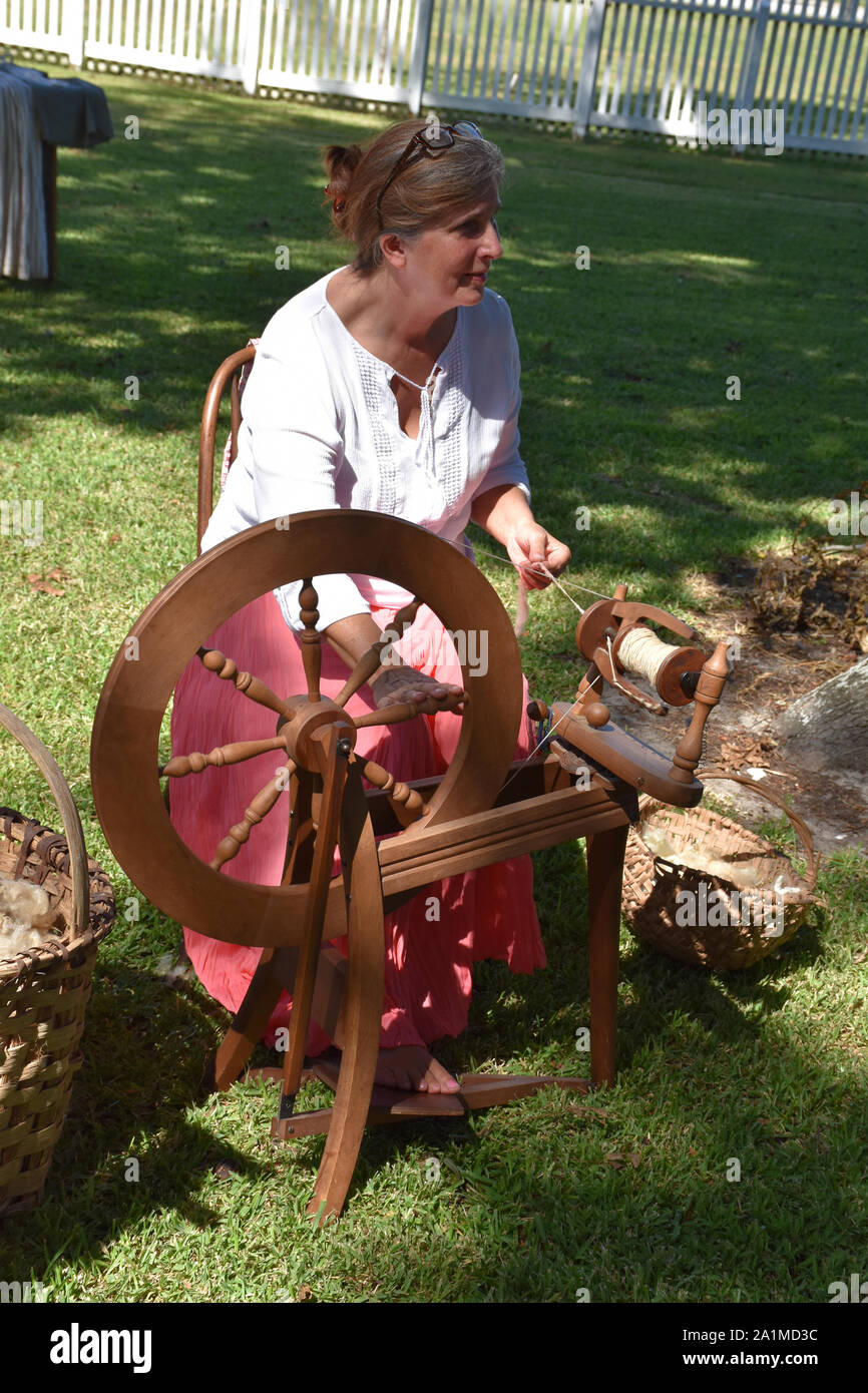 A demonstration of how a spinning wheel was used in colonial times Stock Photo Alamy
