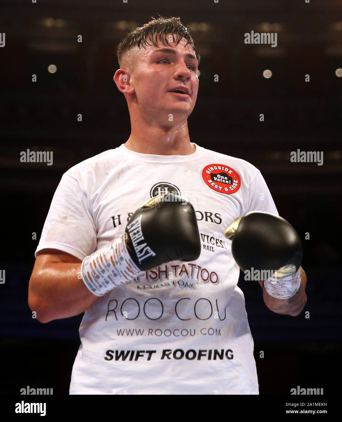 Sam Noakes celebrates beating Chris Adaway during their Lightweight ...