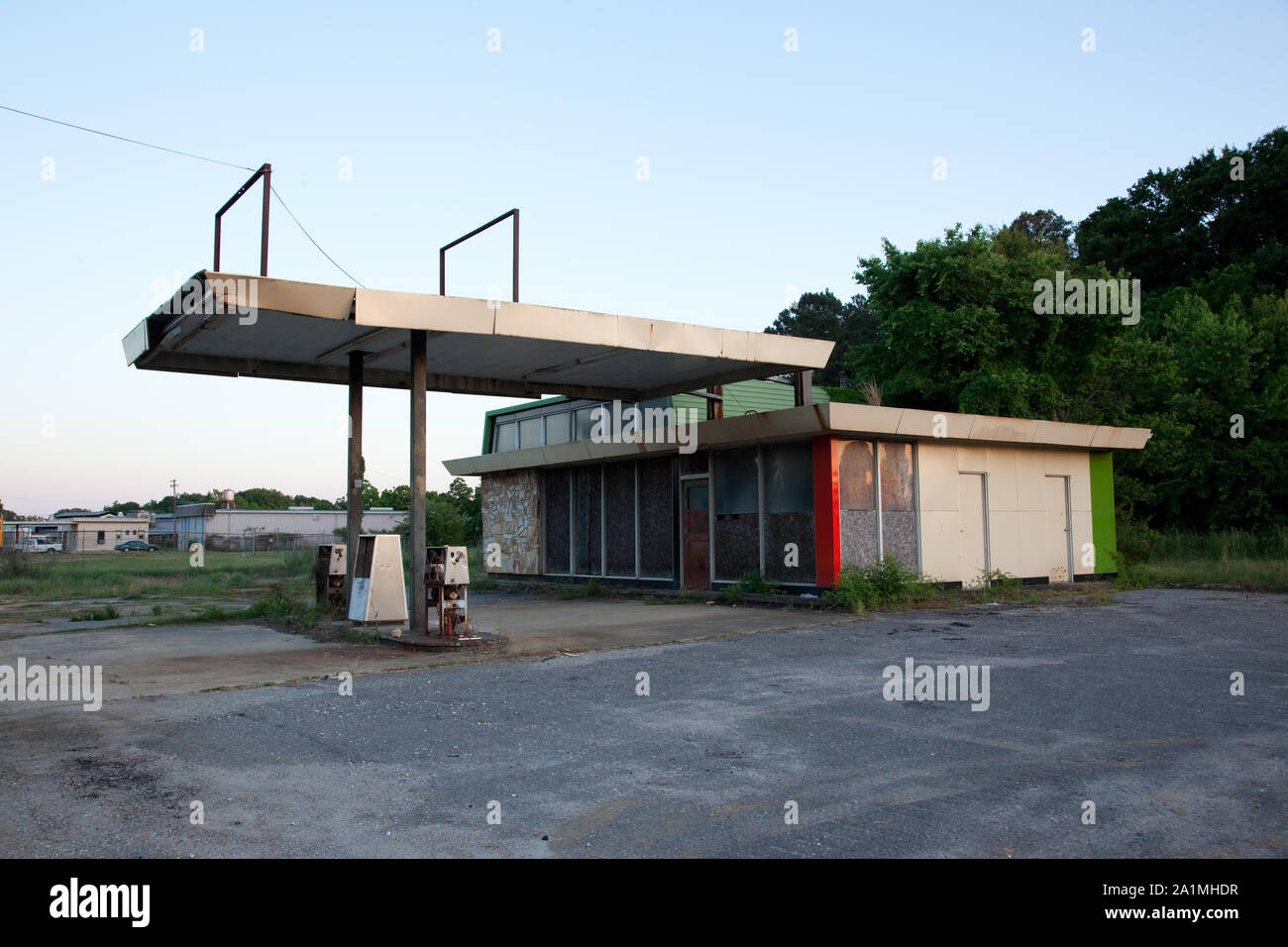 Old gas station in rural Alabama Stock Photo Alamy