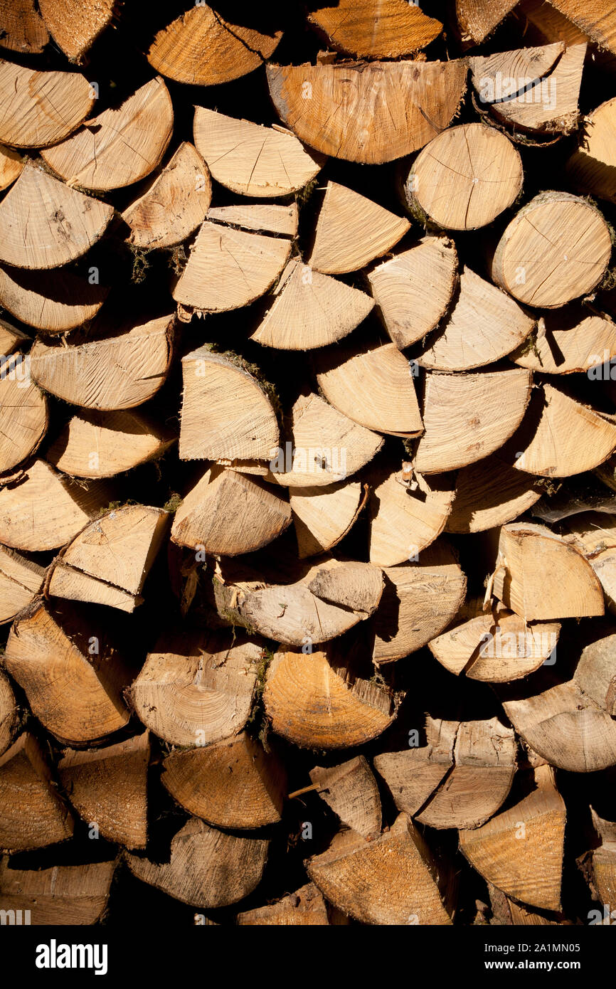 Firewood logs as background pattern Stock Photo - Alamy