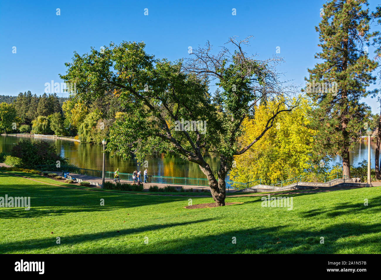 Oregon, Bend, Downtown, Drake Park, Mirror Pond Stock Photo Alamy