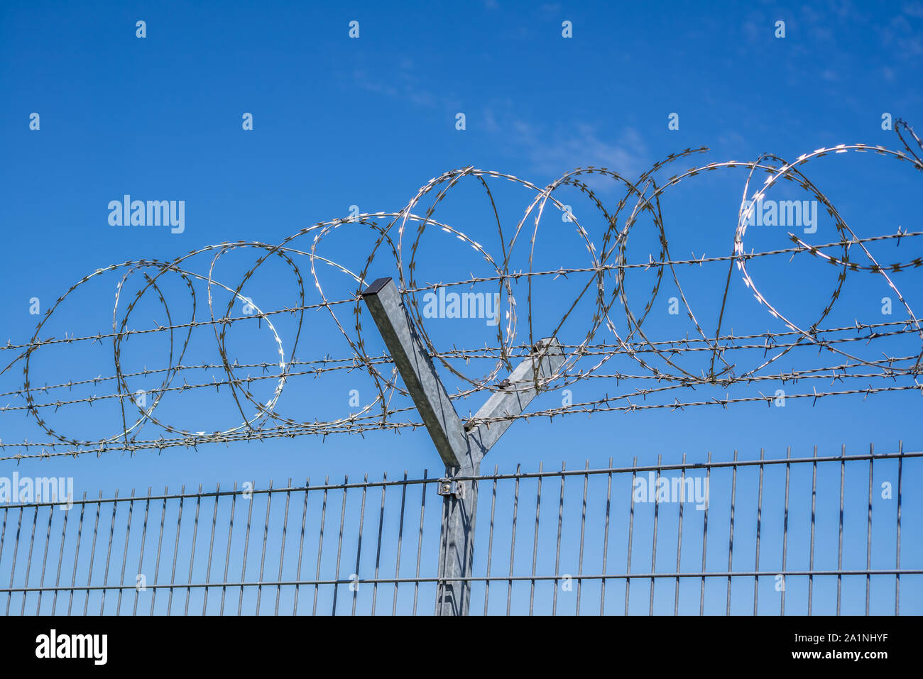 Border barrier hi-res stock photography and images - Alamy