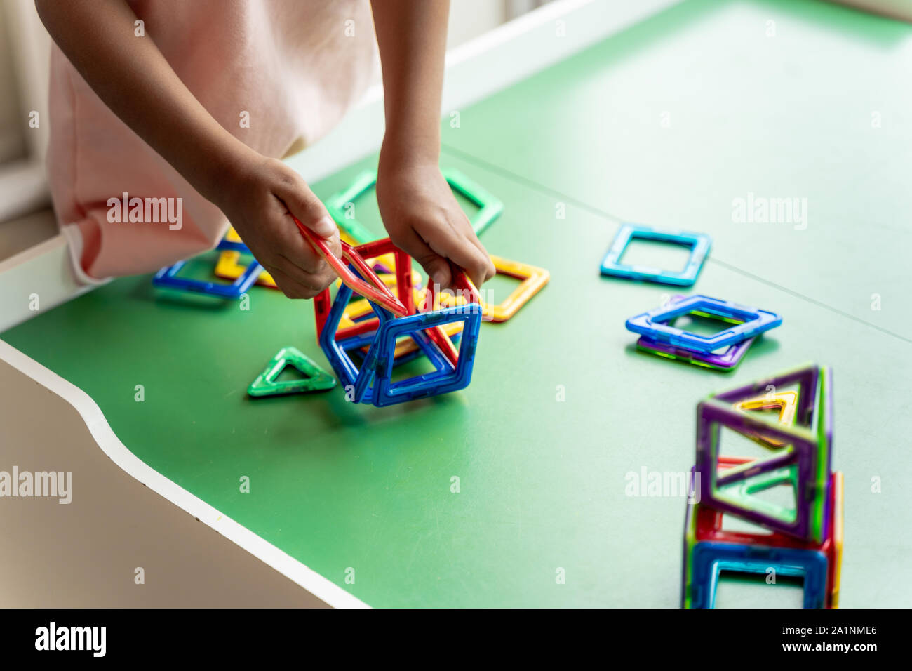 MAGNETIC ME GAME FOR PLAY PINK main image 1