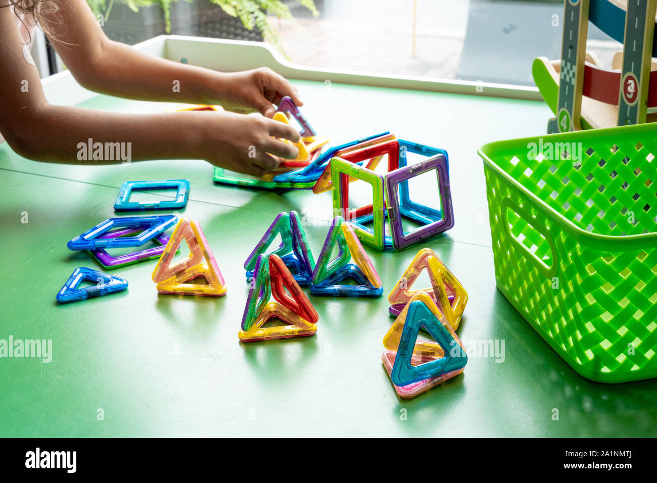 MAGNETIC ME GAME FOR PLAY PINK
