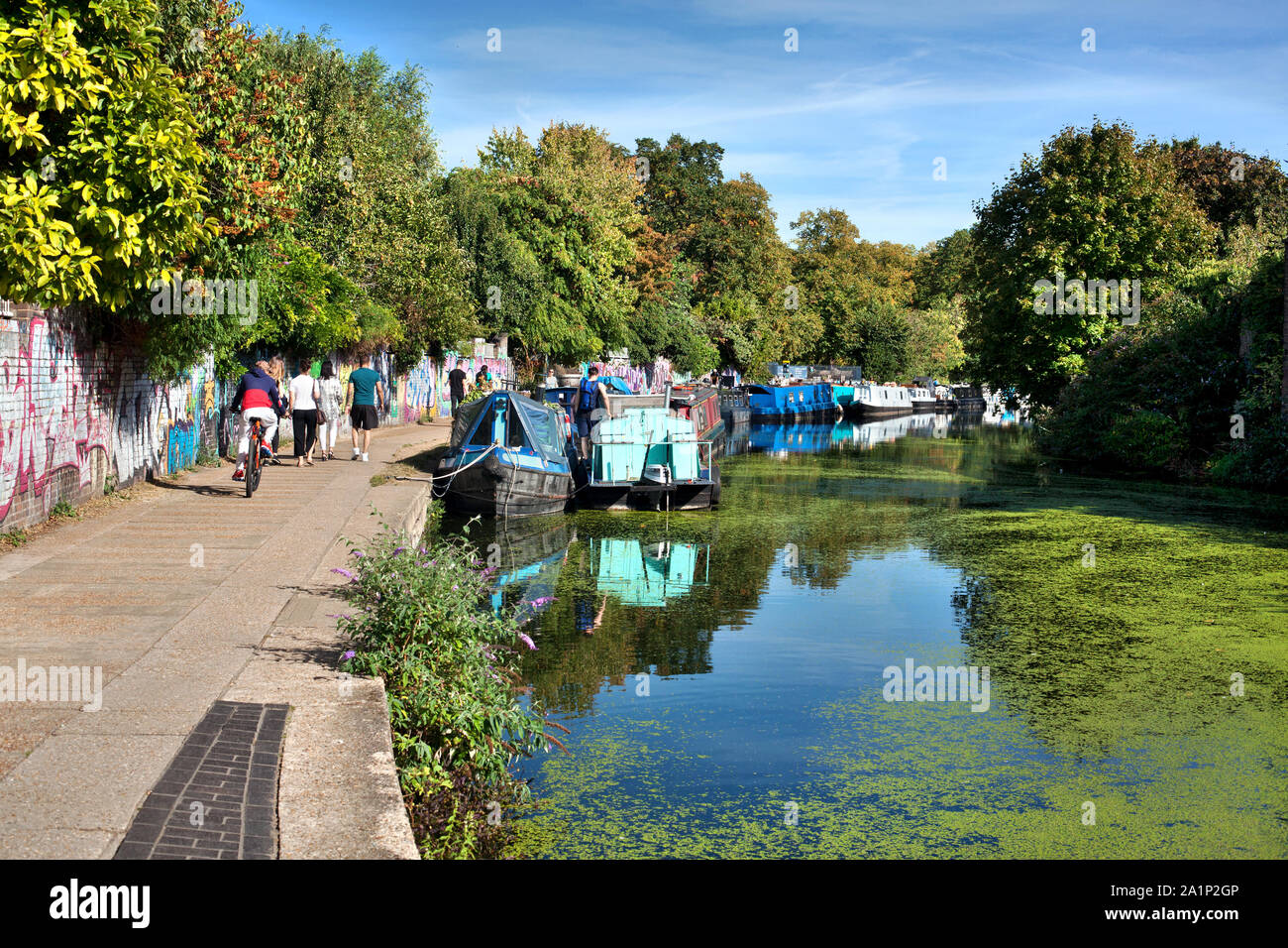 Canalside homes, London, U.K in Hackney Stock Photo Alamy