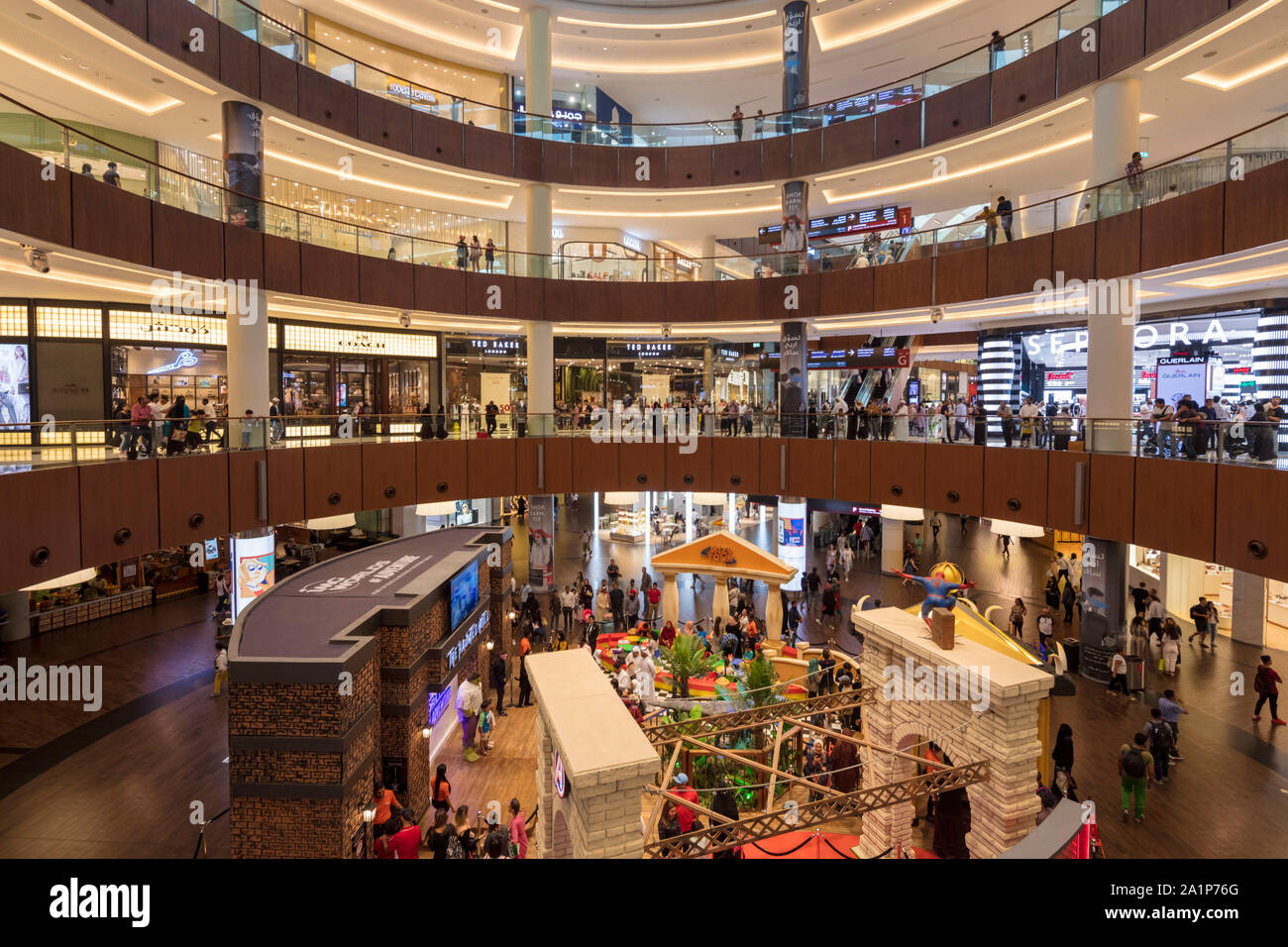 Dubai shopping mall luxury hi-res stock photography and images - Alamy