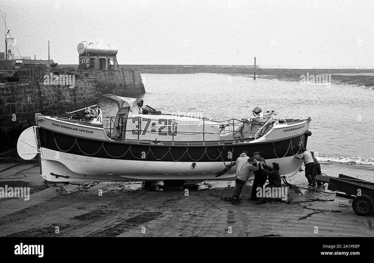 RNLI Lifeboat, Edward and Mary Lester, being beached, Seahouses, Northumberland, c.1973 Stock Photo