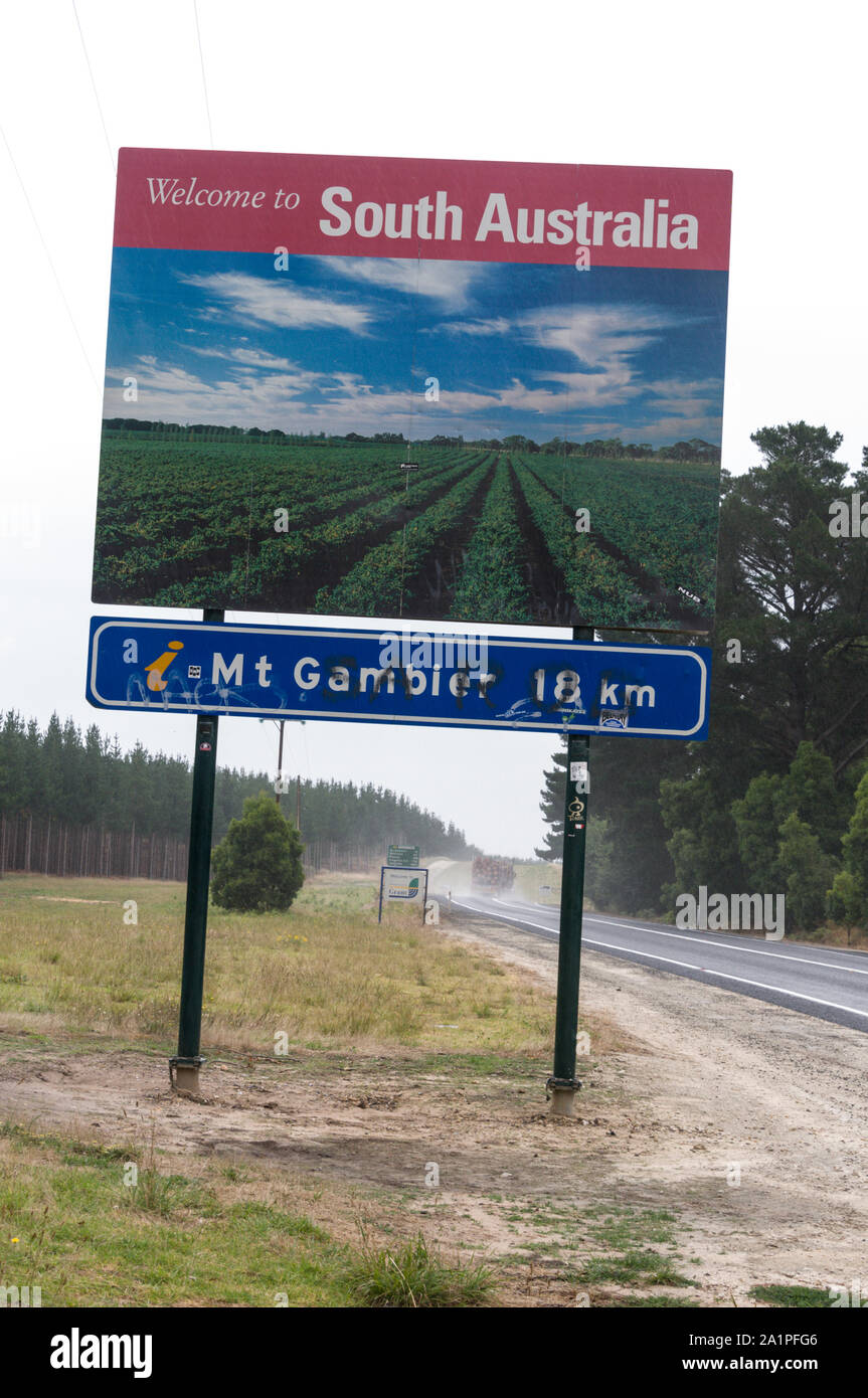 A Road Sign Marking The State Of Victoria South Australia Border On The Princess Highway In Australia Stock Photo Alamy