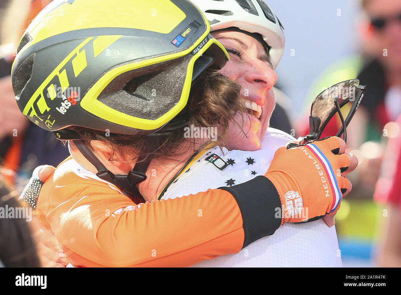 Harrogate Uk 28th Sep 2019 Harrogate 28 09 2019 Cycling Wk Wielrennen Worldchampionships Women Annemiek Van Vleuten Is De Nieuwe Wereldkampioen Bij De Vrouwen Voor Anna Van Der Breggen En Amanda Spratt Hier Knuffelt